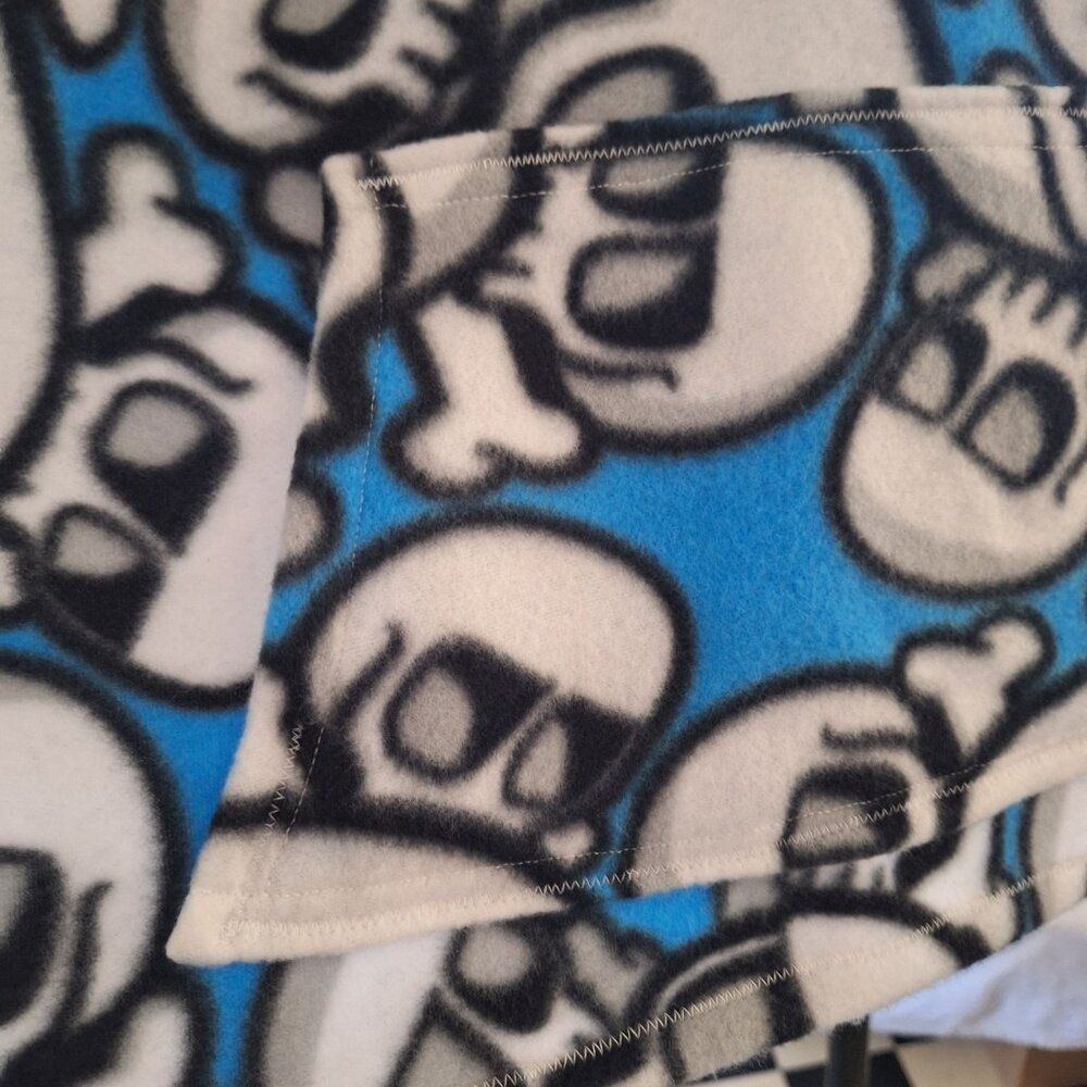 Handmade Kids Fleece Skull Poncho W Pocket & Hood Car Seat Blue Black White - Picture 13 of 15